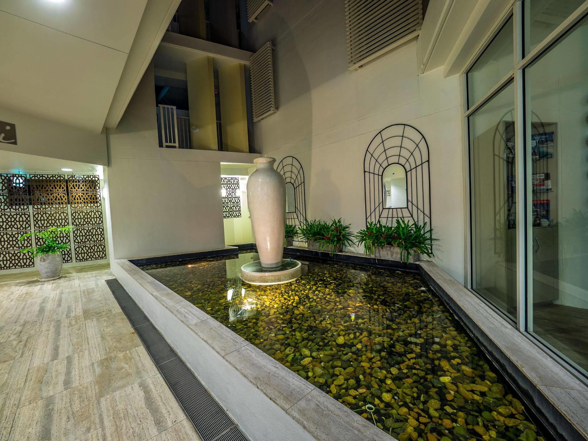 Lanai Riverside Apartments Макай Екстериор снимка